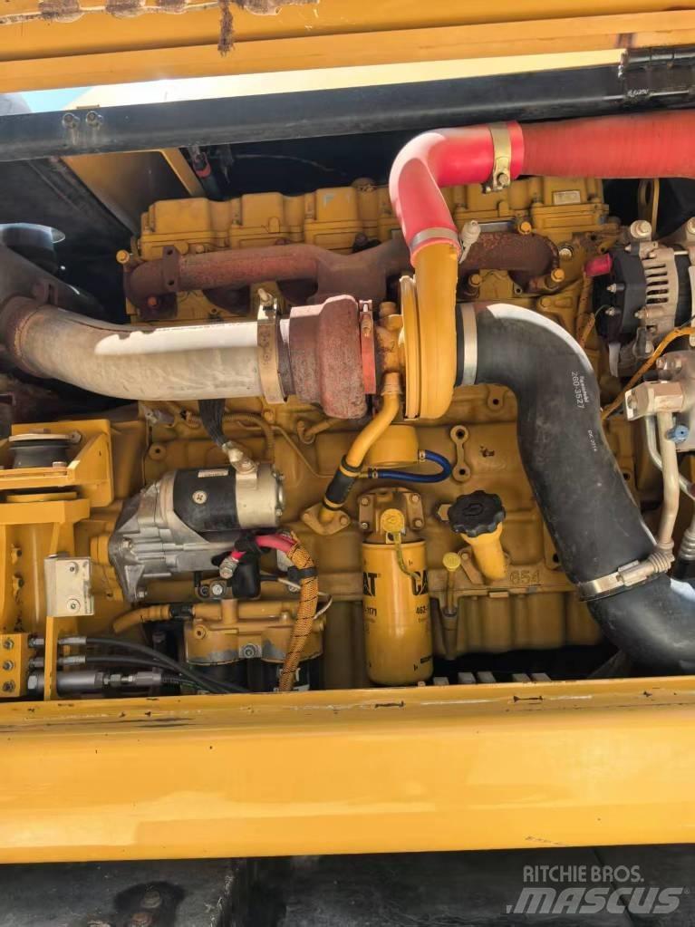 CAT M 320 Kolesové rýpadlá