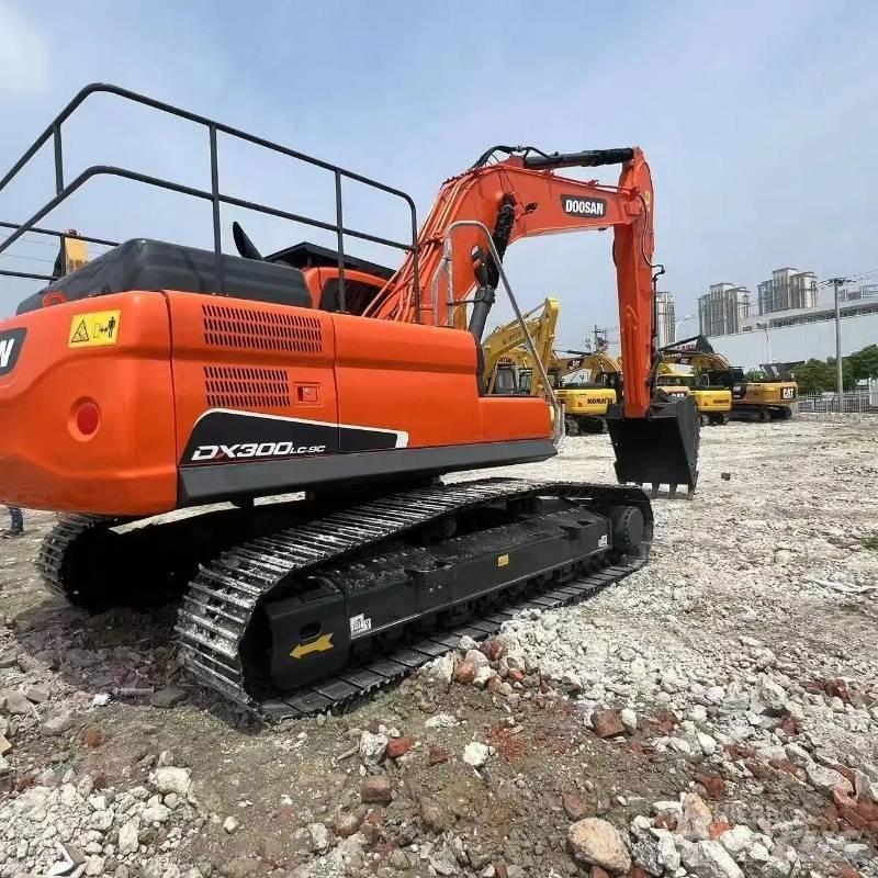 Doosan DX 300 Pásové rýpadlá