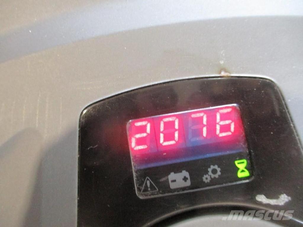 Toyota LPE200 Nízkozdvižný vozík s plošinou