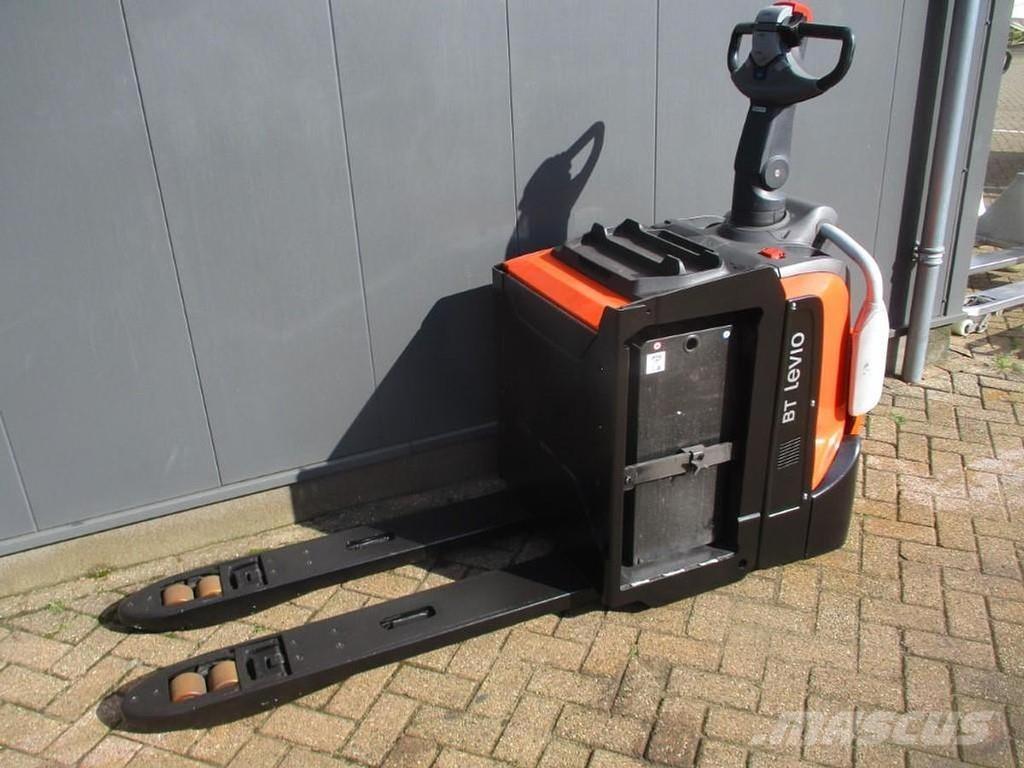 Toyota LPE200 Nízkozdvižný vozík s plošinou