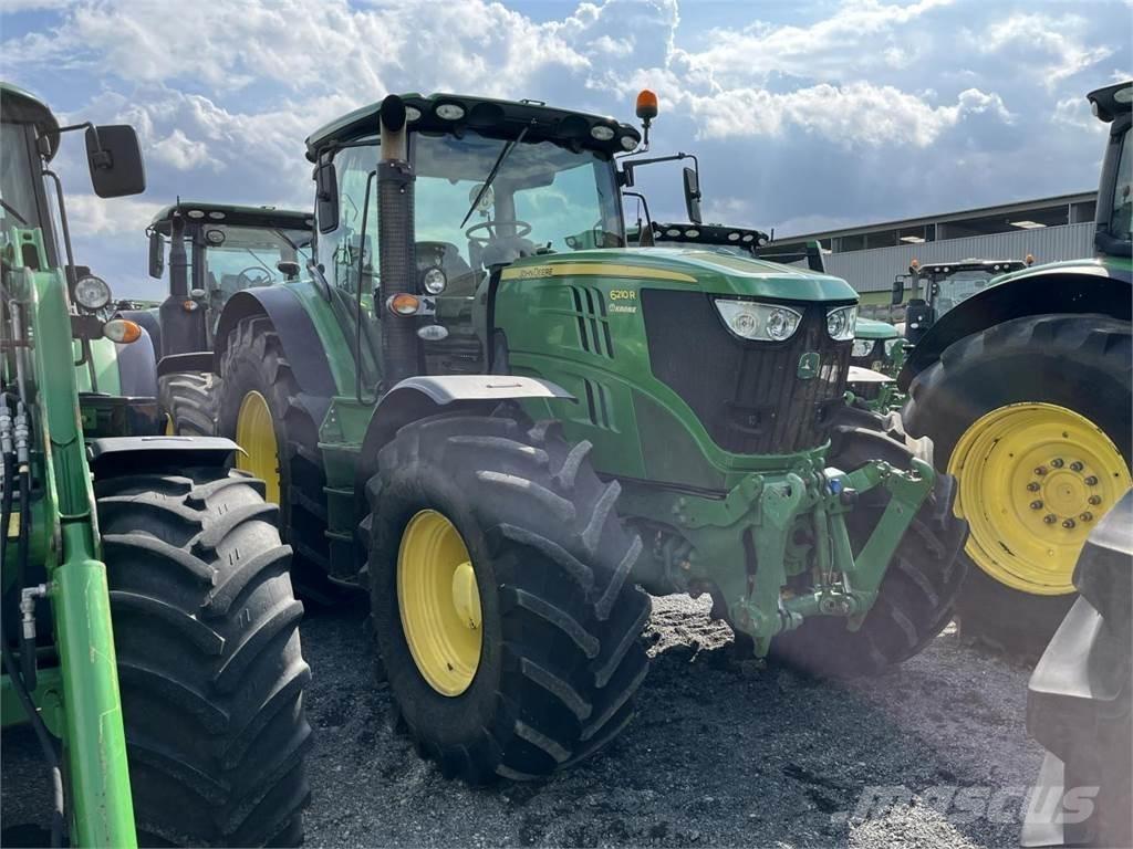 John Deere 6210R Traktory