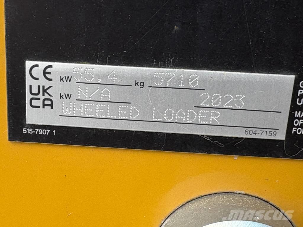 CAT 906 Kolesové nakladače