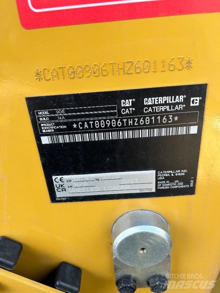 CAT 906 Kolesové nakladače