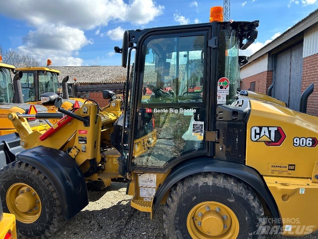 CAT 906 Kolesové nakladače