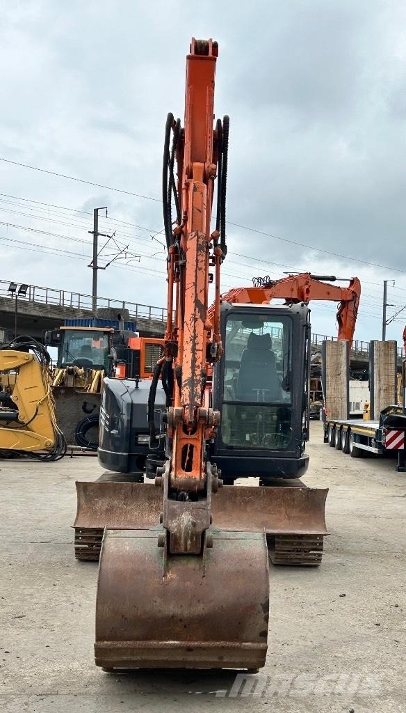 Hitachi Zaxis 85 USB Midi rýpadlá 7 t - 12 t
