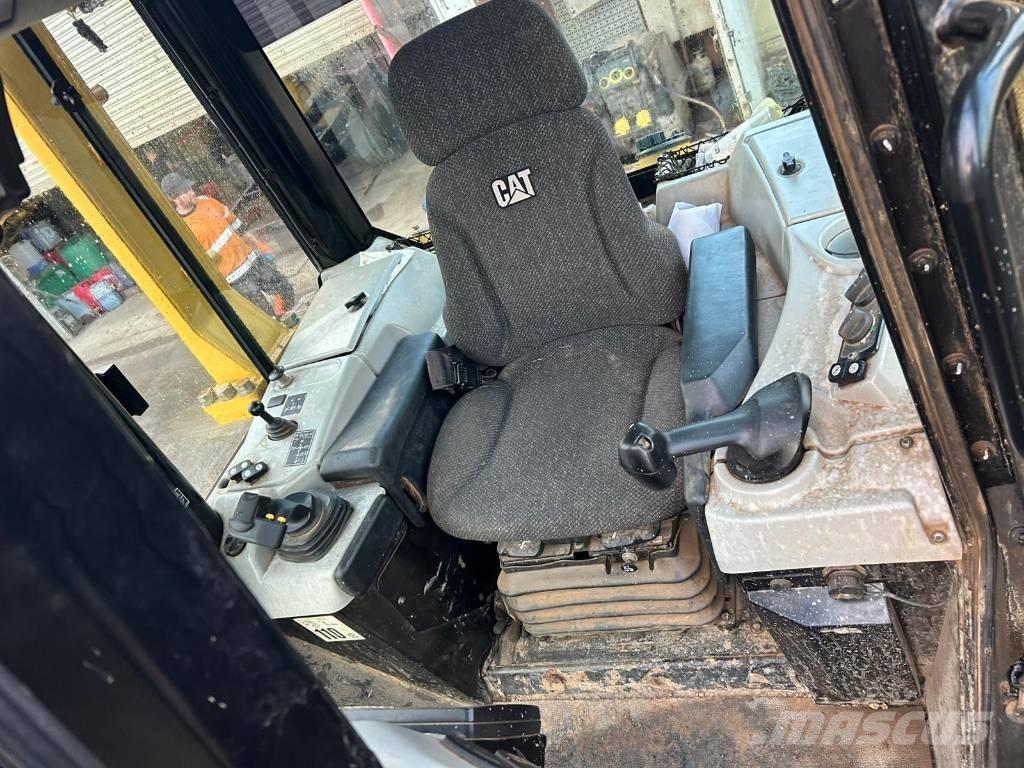 CAT D 6 N LGP Pásové dozéry