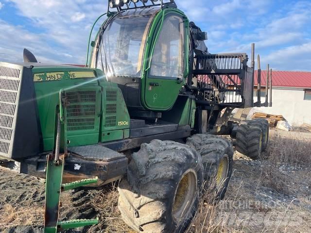 John Deere 1510 E Lesné traktory