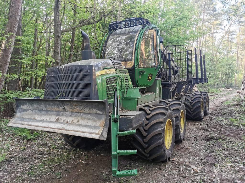 John Deere 1110G Lesné traktory