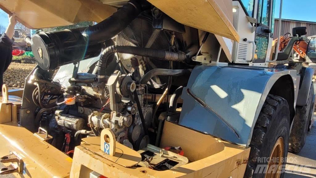 Liebherr L 534 Kolesové nakladače