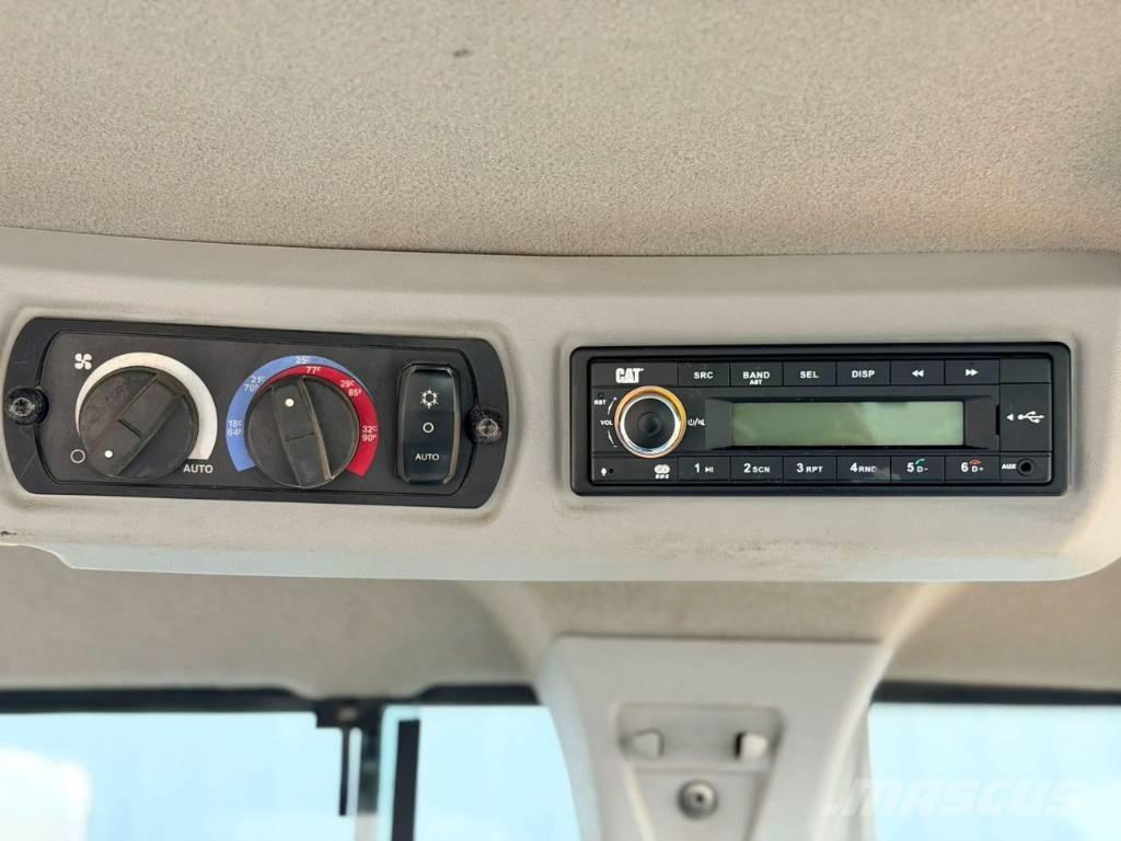 CAT 930M Kolesové nakladače