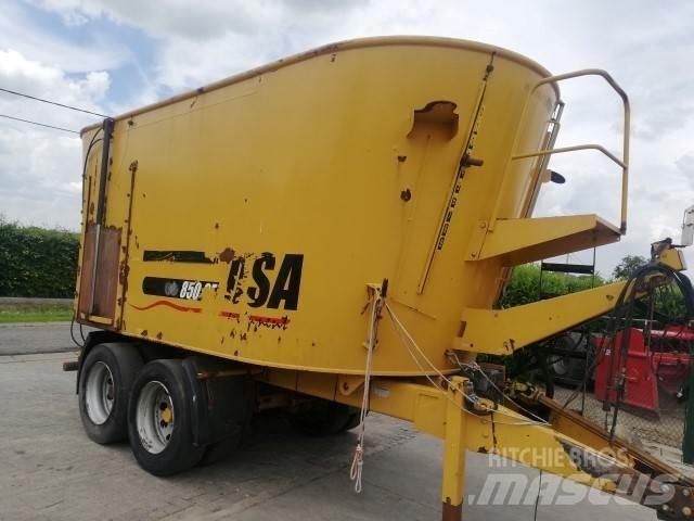  USA 850CF Miešačky krmív