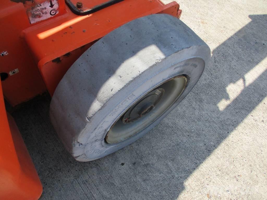 JLG E400 AJPN (146) Kompaktné samohybné kĺbové plošiny