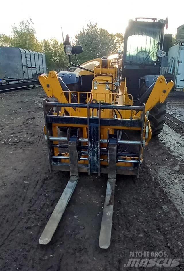 JCB 540-140 Teleskopické manipulátory
