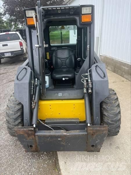New Holland L 170 Šmykom riadené nakladače