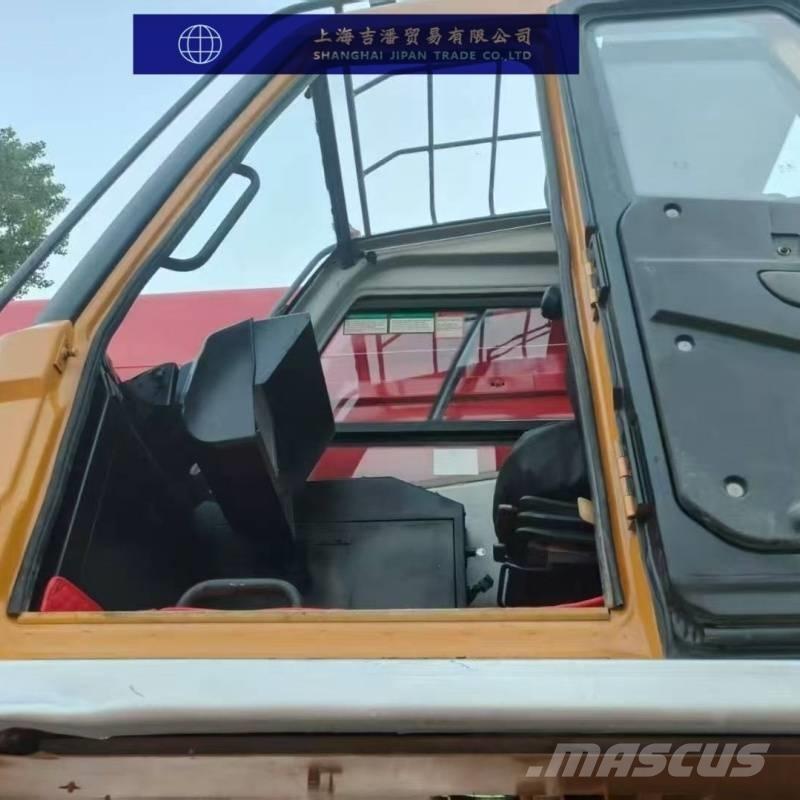 Sany STC 800 Univerzálne terénne žeriavy