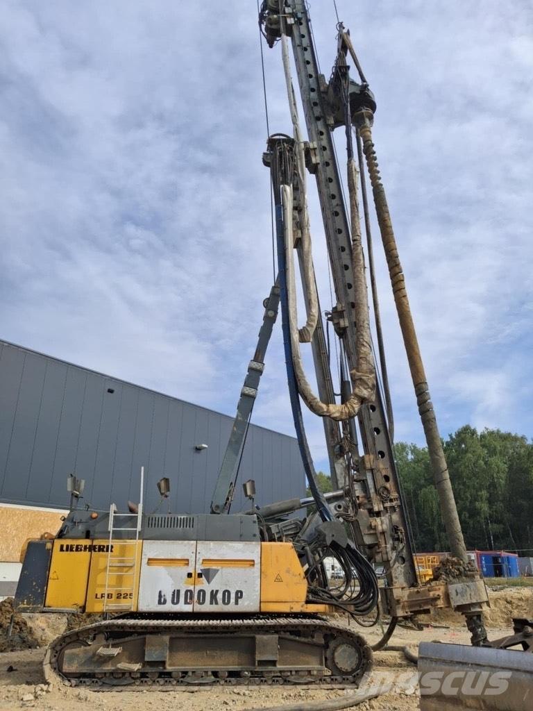 Liebherr LRB255 Pilierovej žeriav