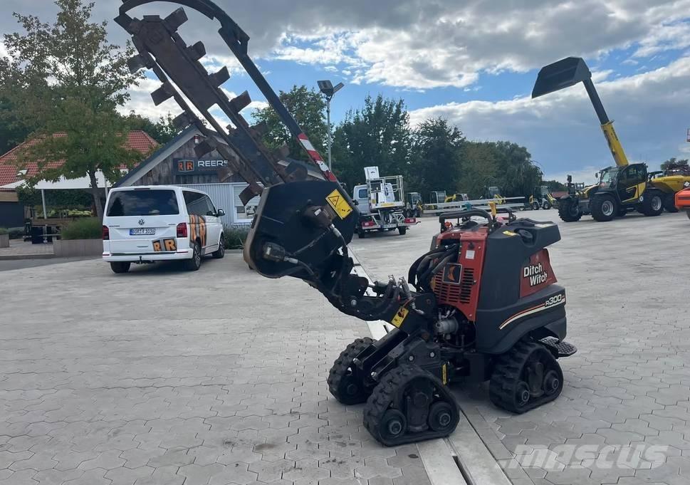 Ditch Witch R300 Pásové sklápače