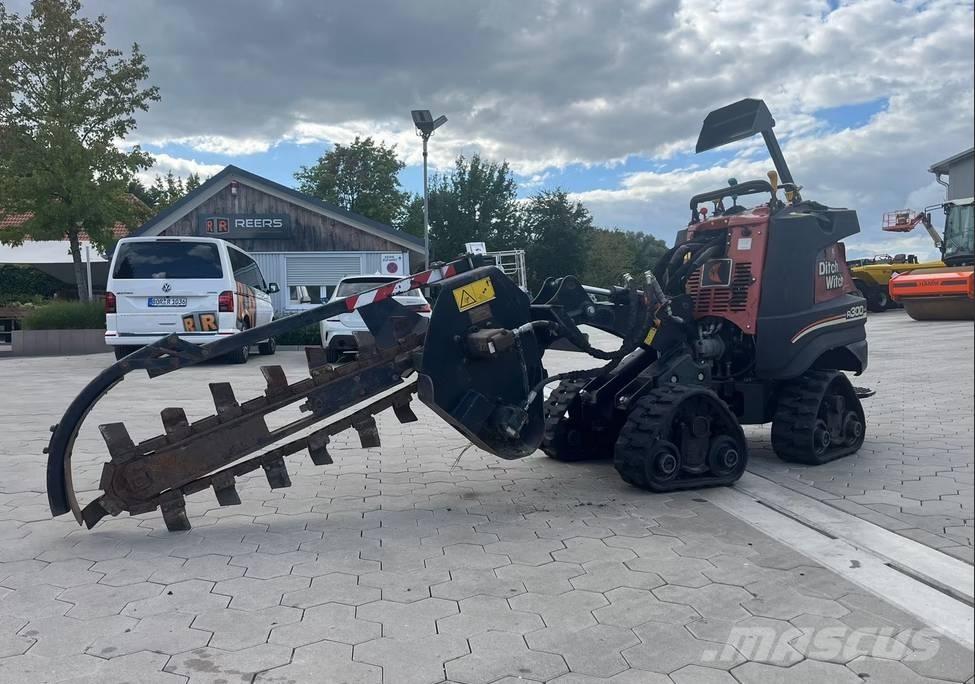 Ditch Witch R300 Pásové sklápače