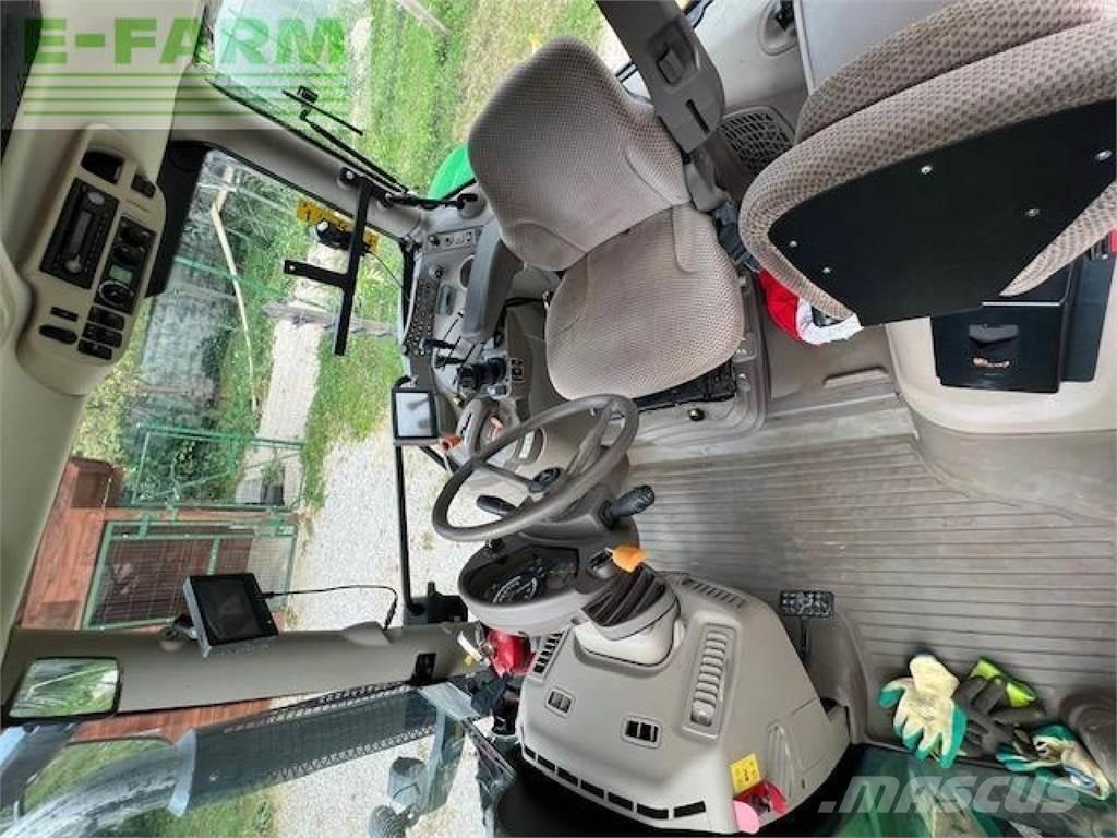 John Deere 6115R Traktory