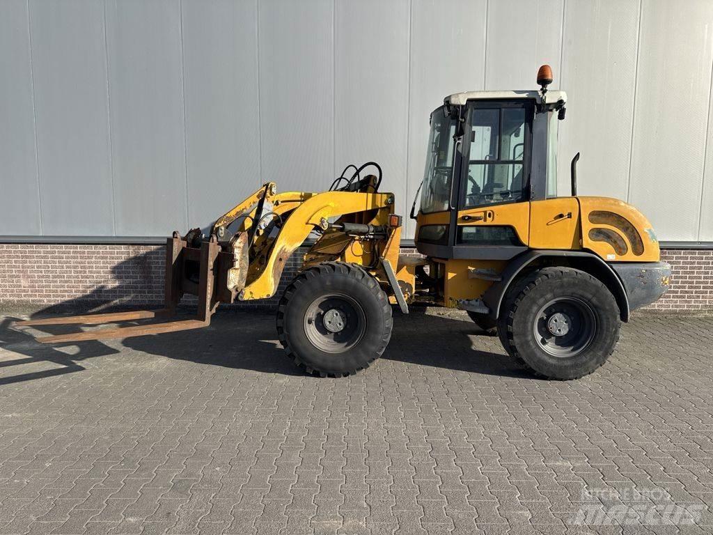 Terex TL70 Kolesové nakladače