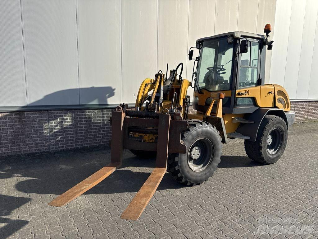Terex TL70 Kolesové nakladače