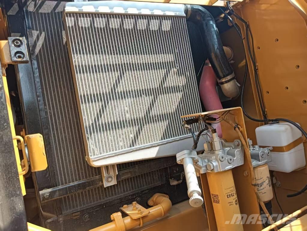 CAT 330 D Pásové rýpadlá