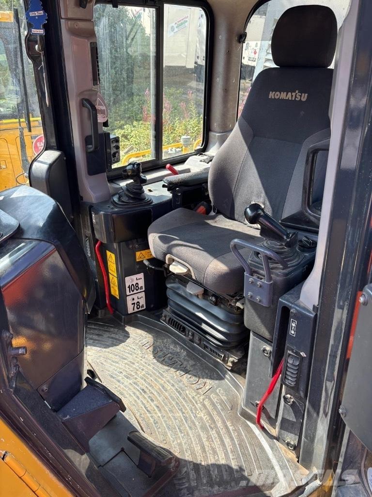 Komatsu D 65 PXi-18 Pásové dozéry
