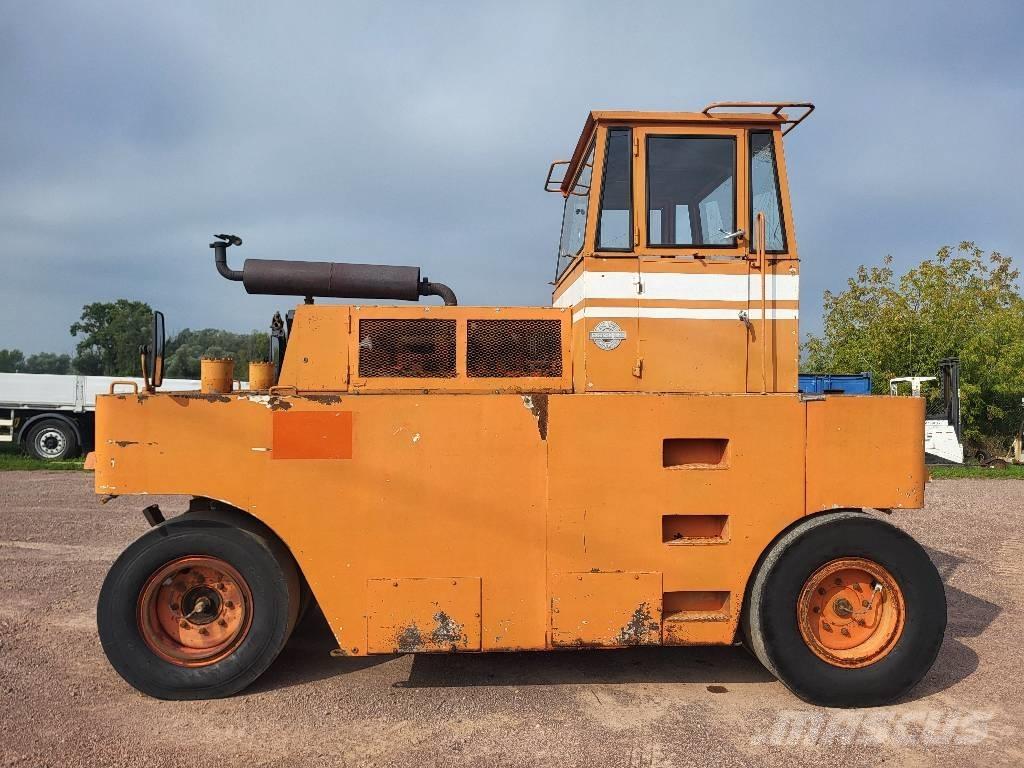 Hamm GRW 10 Pneumatikové valce