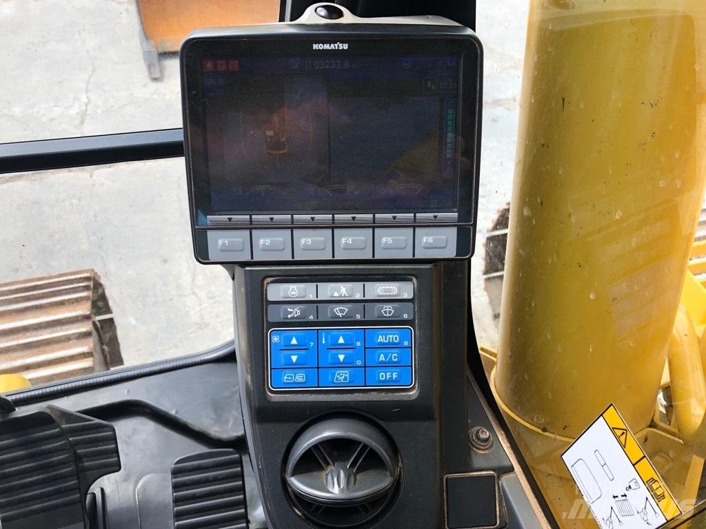 Komatsu PC210LC-11 Pásové rýpadlá