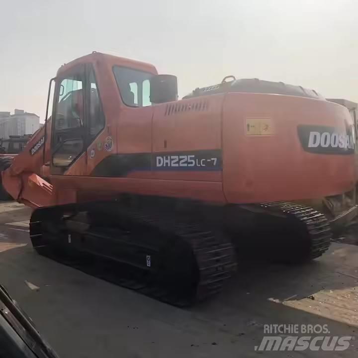 Doosan DH 225 Pásové rýpadlá
