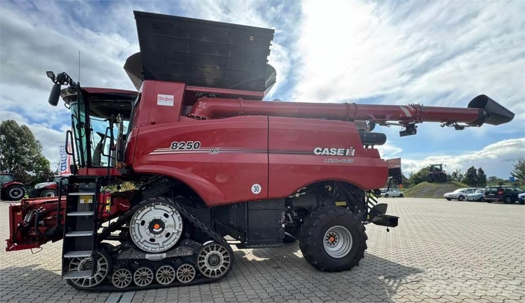 Case IH AF 8250 Kombinované zberacie stroje