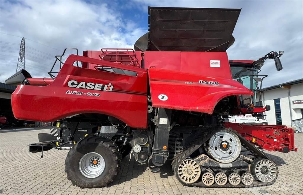 Case IH AF 8250 Kombinované zberacie stroje