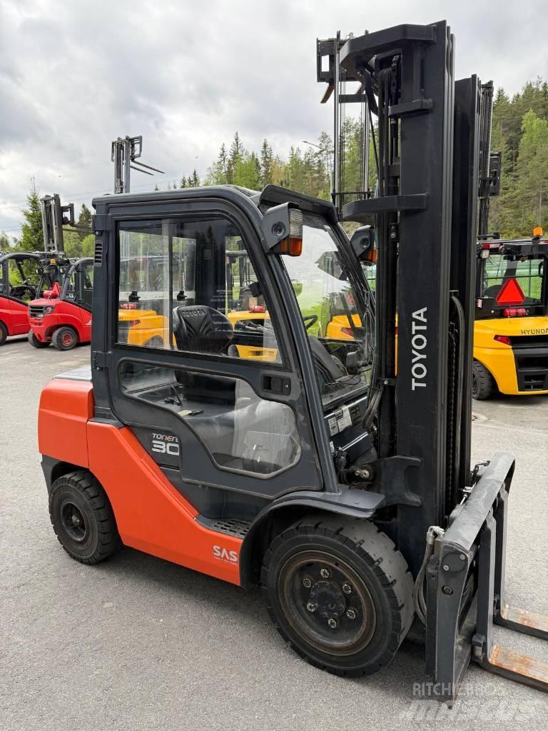 Toyota 02-8 FDF 30 Dieselové vozíky
