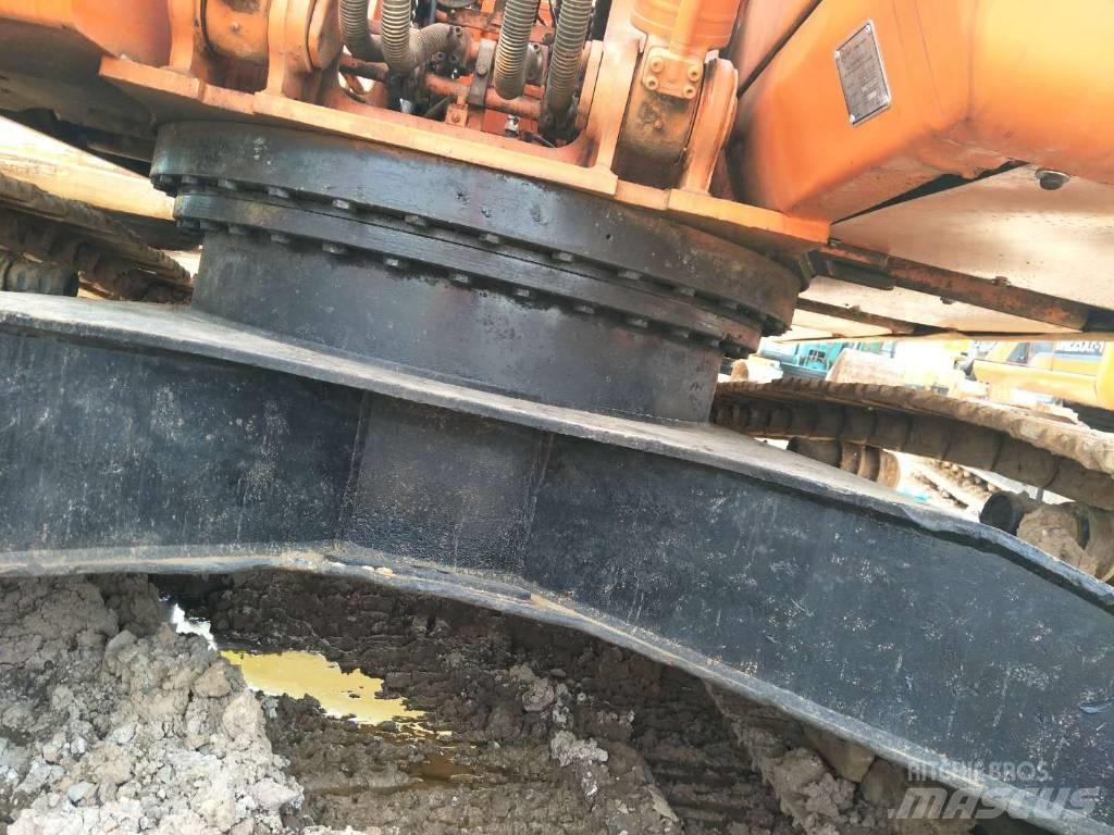 Doosan 225 Pásové rýpadlá