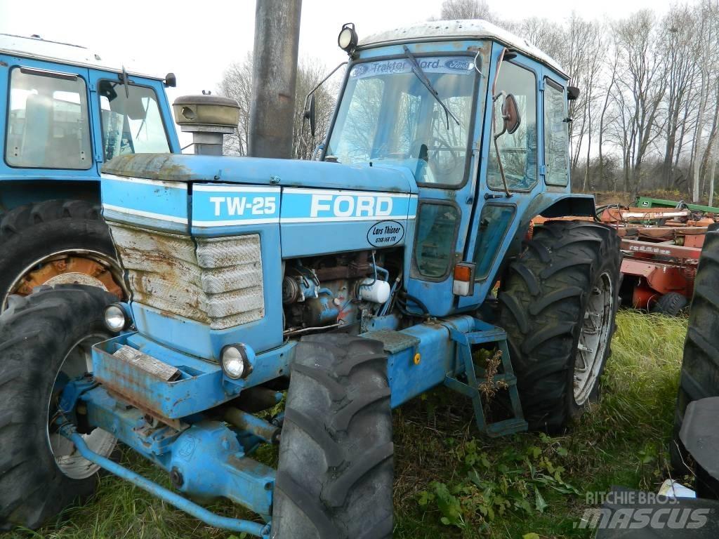 Ford TW 25 Traktory
