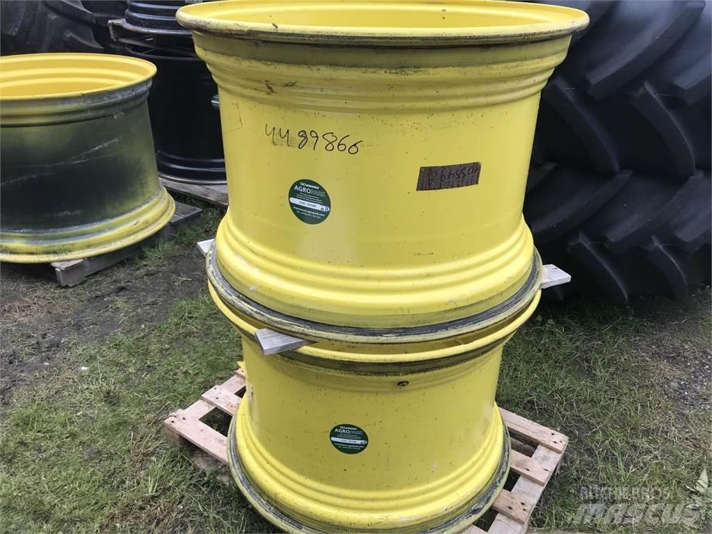 John Deere 23x34 Pneumatiky, kolesá a ráfiky