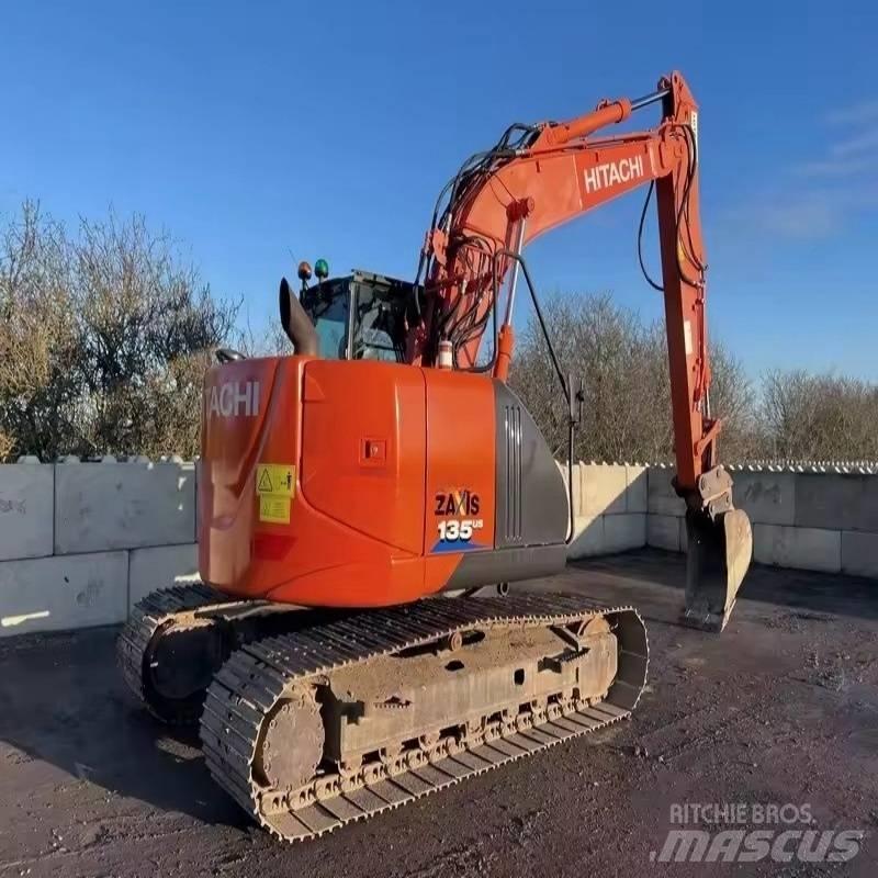 Hitachi ZX 135 Pásové rýpadlá