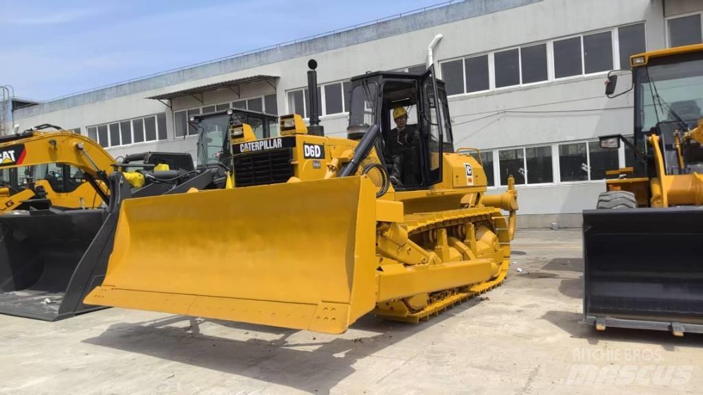 CAT D 6 D Pásové dozéry
