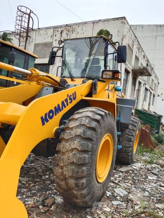 Komatsu WA 320-5 Kolesové nakladače