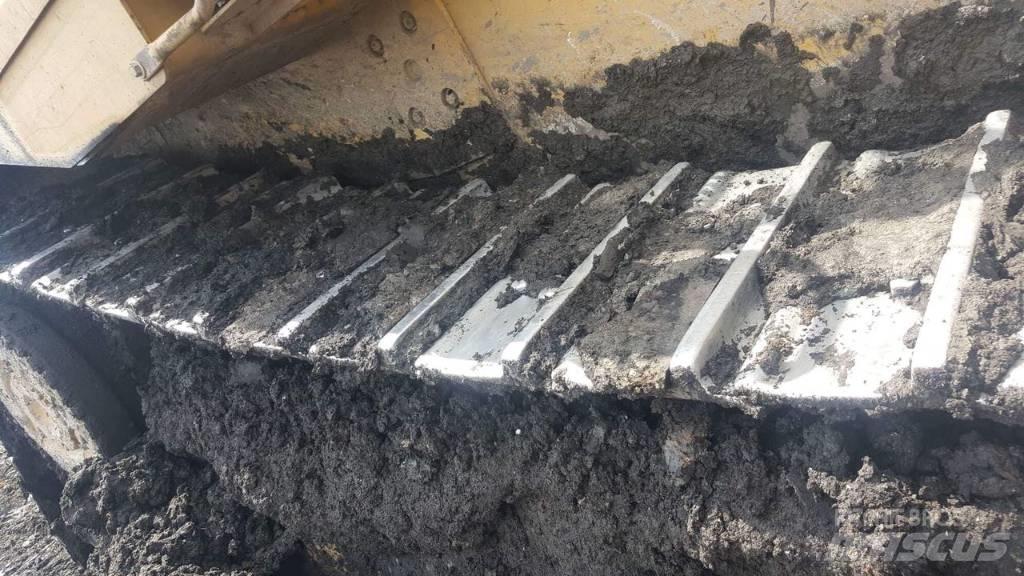 CAT D 9 R Pásové dozéry