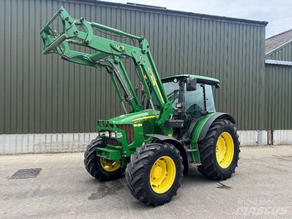 John Deere 5100 R Traktory