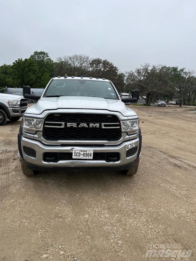 RAM 5500 Plošinové nákladné automobily/nákladné automobily so sklápacími bočnicami