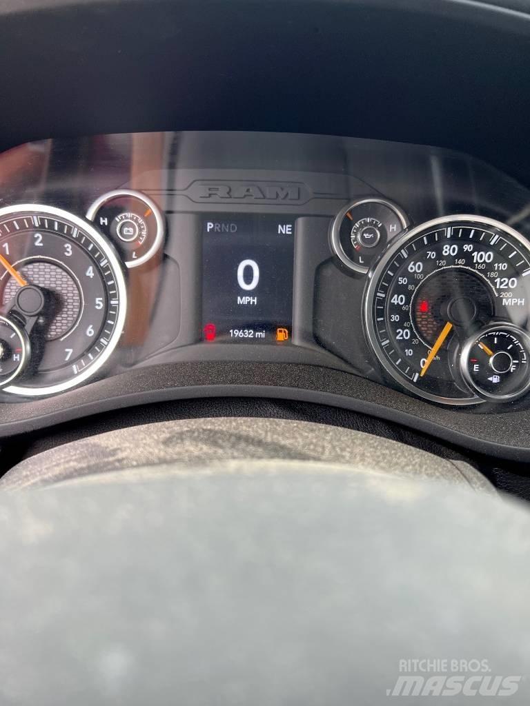 RAM 5500 Plošinové nákladné automobily/nákladné automobily so sklápacími bočnicami