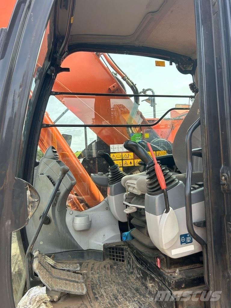 Hitachi ZX225 USLC-6 Pásové rýpadlá