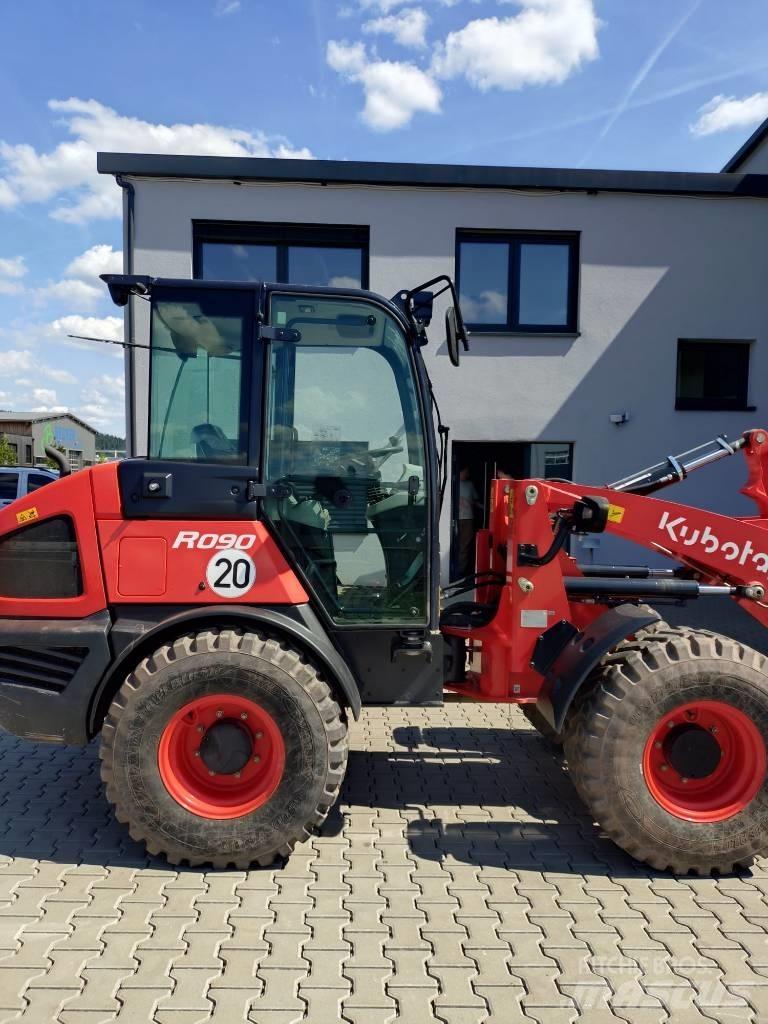 Kubota R 090 Kolesové nakladače