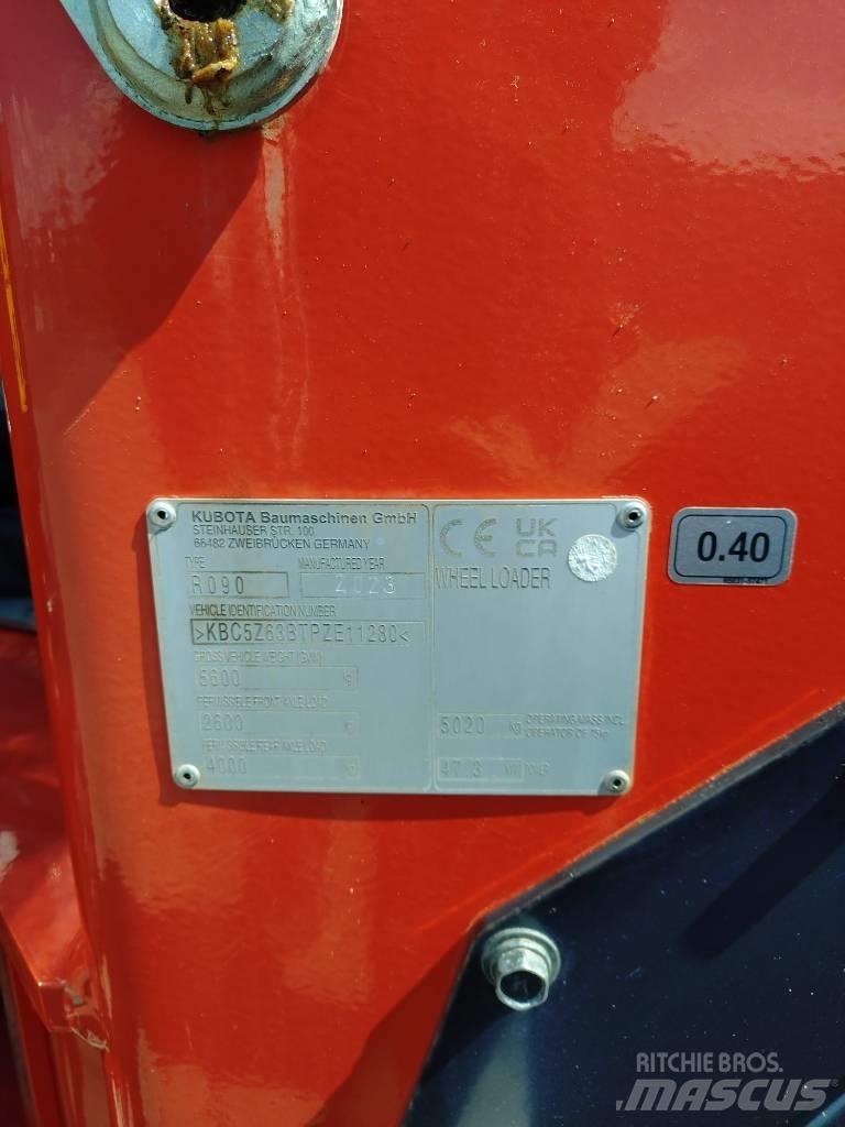 Kubota R 090 Kolesové nakladače