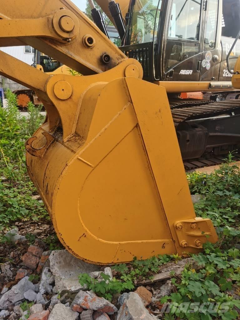 Komatsu PC 220-7 Pásové rýpadlá
