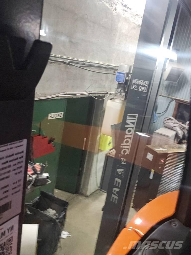 Hitachi ZX 95 W-7 Kolesové rýpadlá