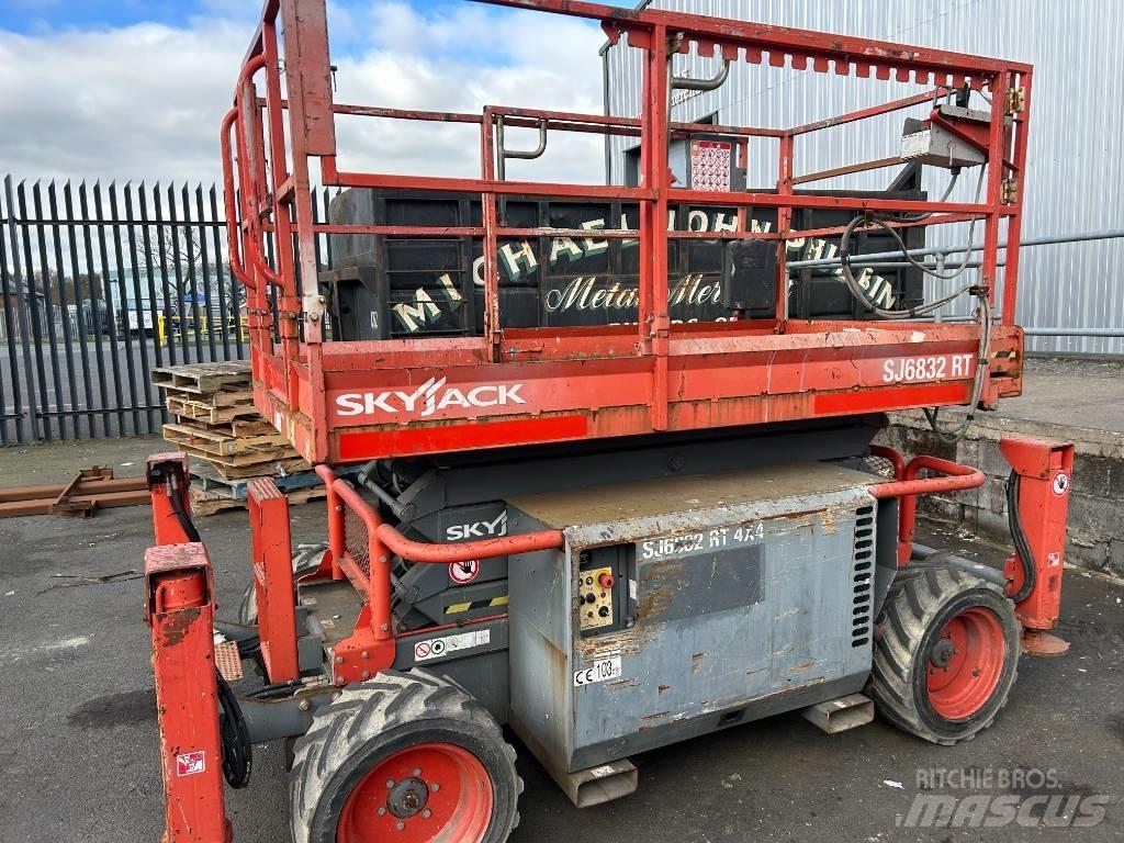 SkyJack SJ 6832 RT Nožnicové zdvíhacie plošiny