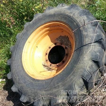 Case 580 SLE Jante Pneumatiky, kolesá a ráfiky